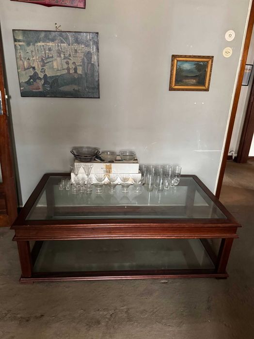 Móveis diversos. Armários, Mesas, etc... (sexta-feira/fim de semana).