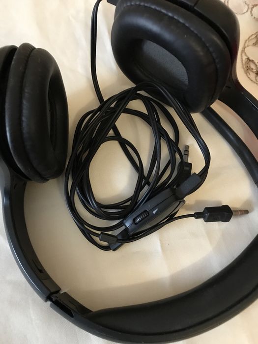 Навушники Plantronics