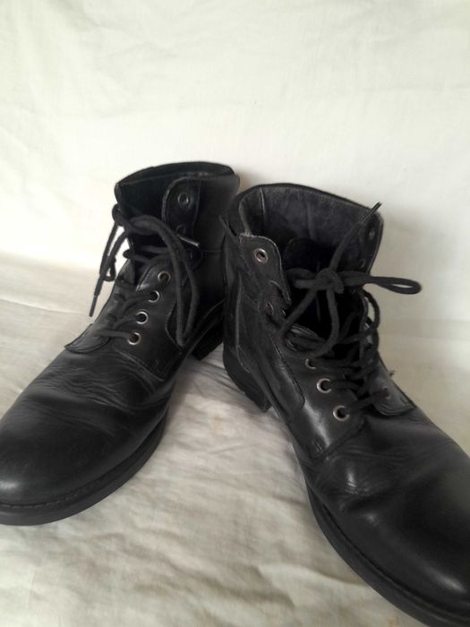 Botas de cabedal em excelente estado de conservação.