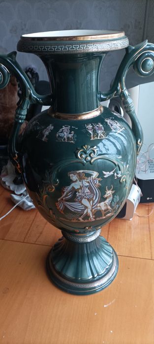 Ваза  фарфоровая