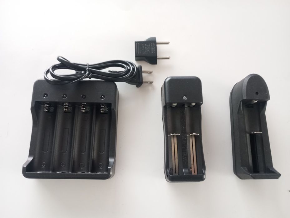 Зарядное устройство под 1 , 2 и 4 аккумуляторы Li-ion 18650