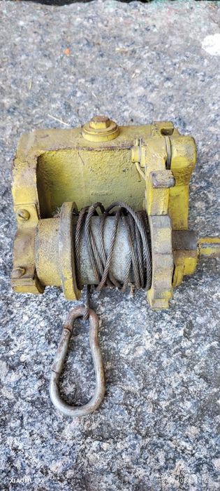 Лебедка подъёма колеса ЗИЛ