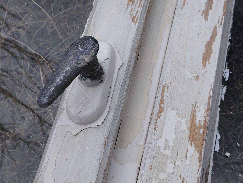 Stare drewniane skrzydła okienne