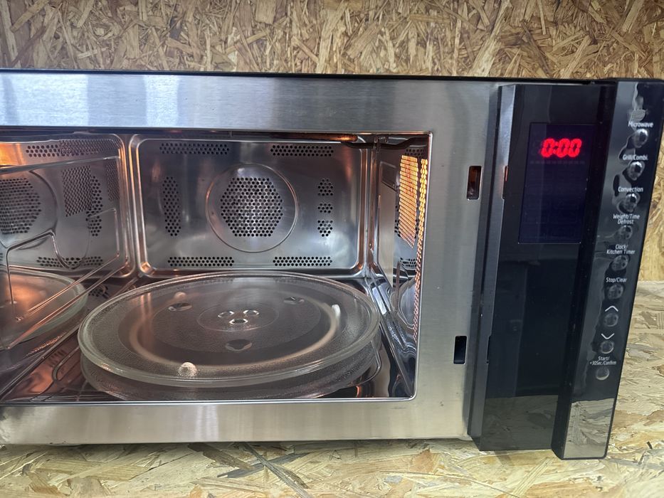 Мікоохвильова піч KOENIC