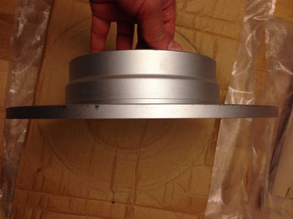 Гальмівні диски (перед/зад). Гладкі, з насічками, перфорація) Колодкі.