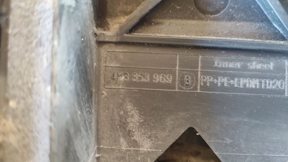 Listwa drzwi prawa tył Audi Q8 4M8