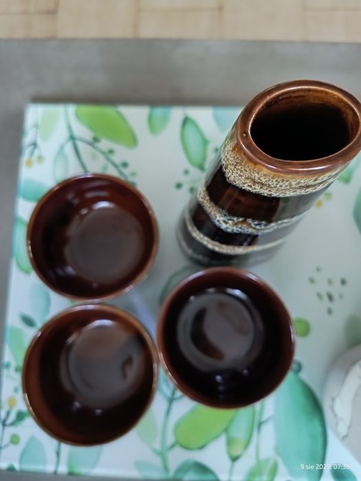 Zestaw naczyń brazowych