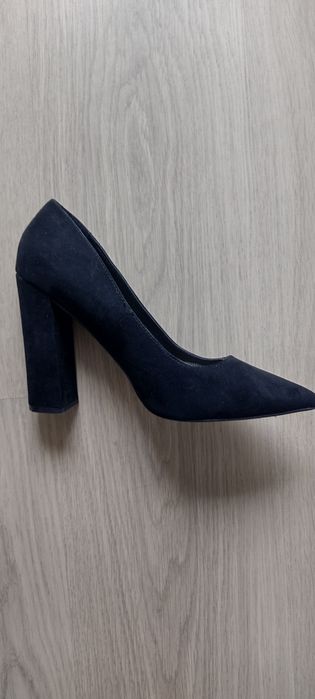Czarne zamszowe buty Asos rozmiar 40