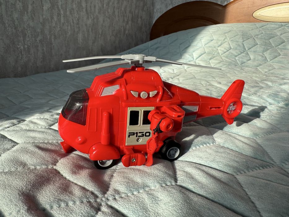 Вертоліт іграшковий