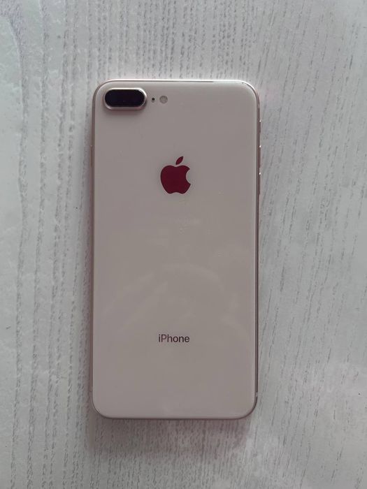 Продам iPhone 8+