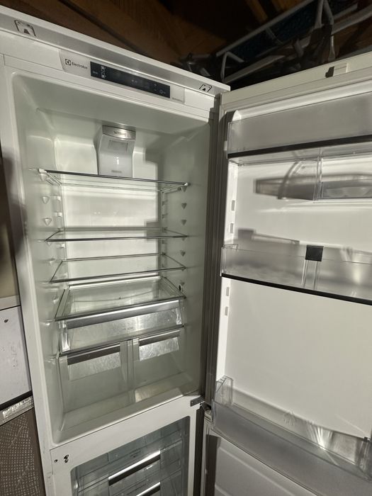 Lodówka Electrolux do zabudowy 177 cm