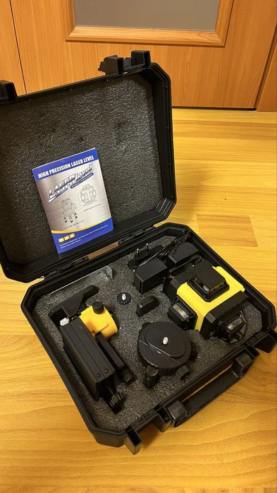 Нівелір лазерний в кейсі