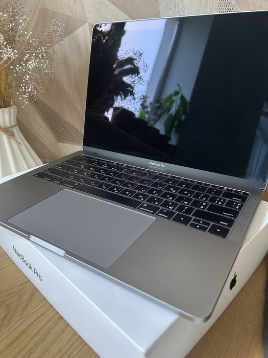 Ноутбук Apple MacBook Pro 13" Space Gray 2017 (MPXQ2)