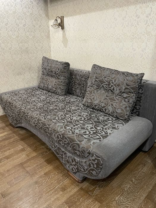 Сучасний великий диван