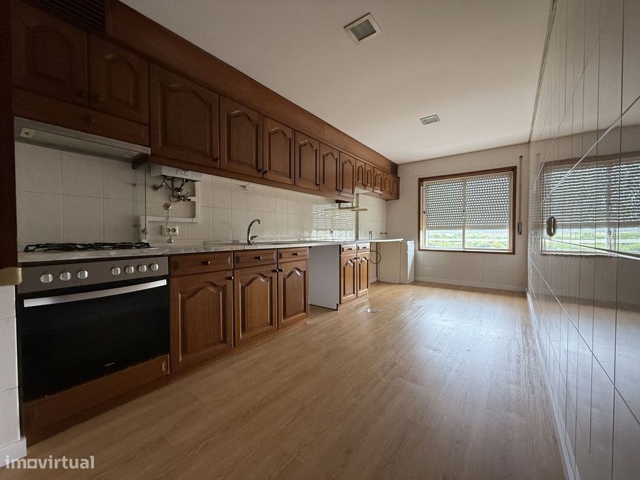 Apartamento T2 com garagem, S. Bernardo