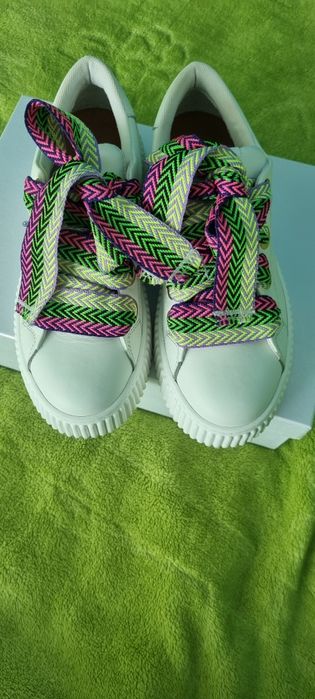 L'estrosa rozmiar 37