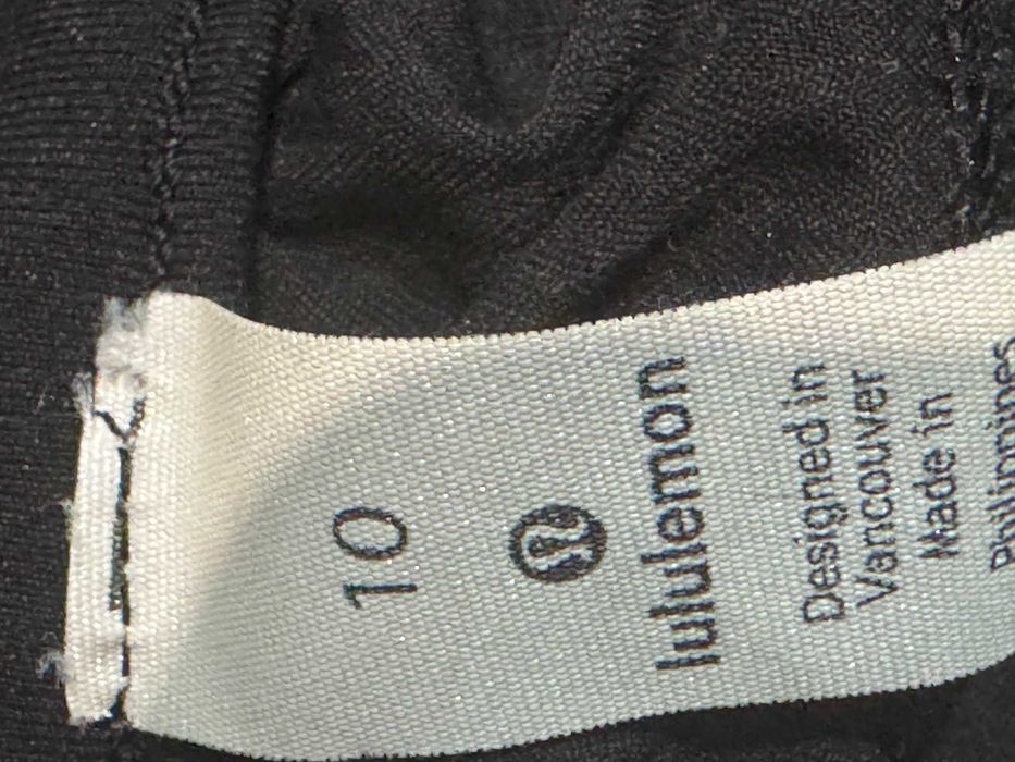 czarne spodnie sportowe Lulu Lemon