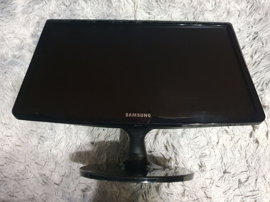 Монітор Samsung LS22A100N 22 

TN ідеальний стан