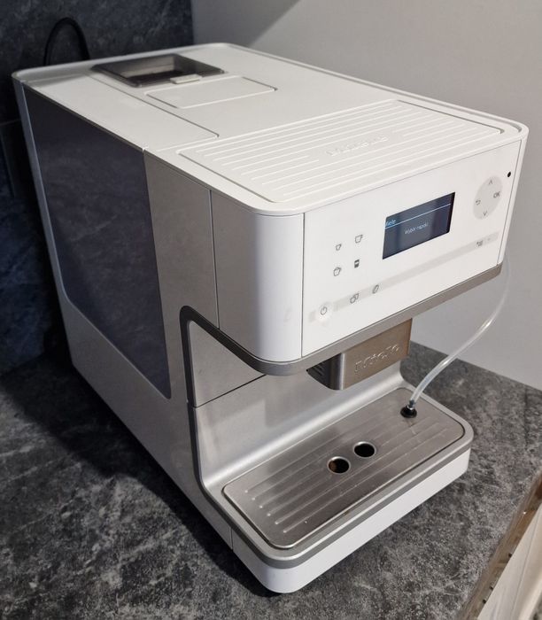 Ekspres Miele Cm6100.