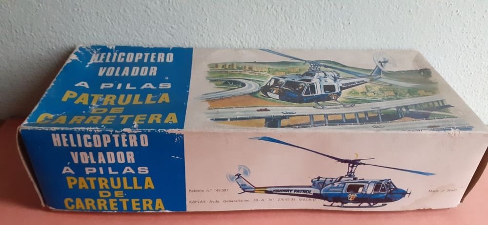 Brinquedo antigo.  Helicóptero.