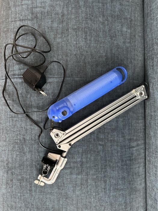 настільну лампу з кріпленням-струбциною