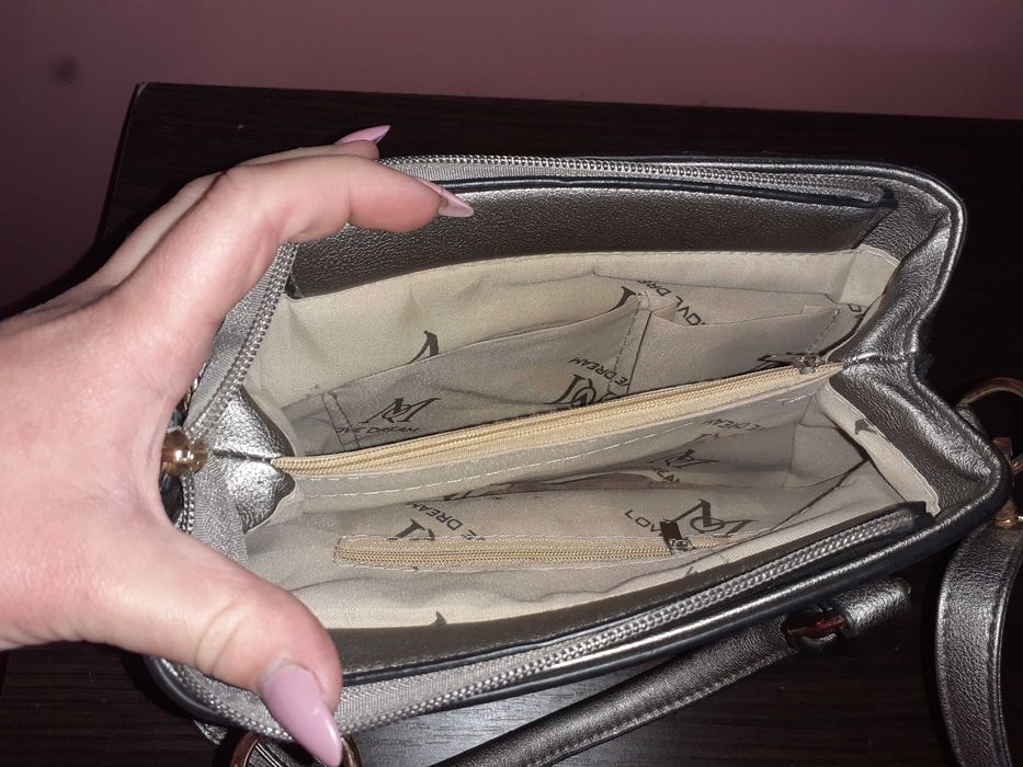 Torebka srebrna w kolorze metalicznym srebrnym