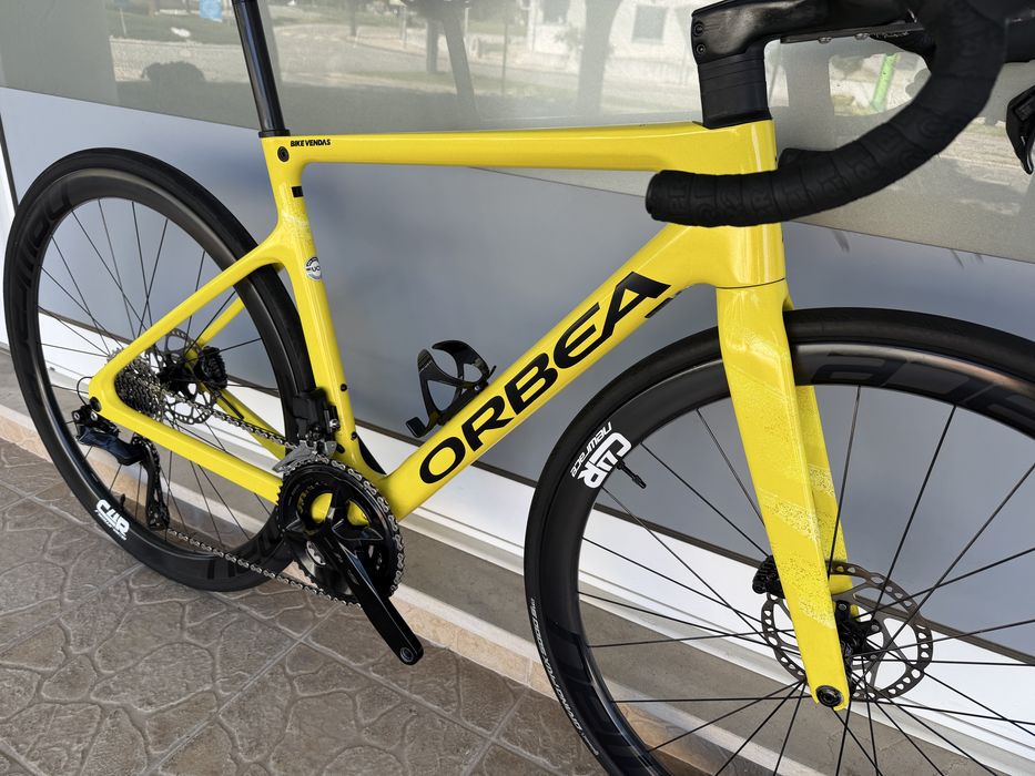 Bicicleta de estrada - rodas carbono - Di2