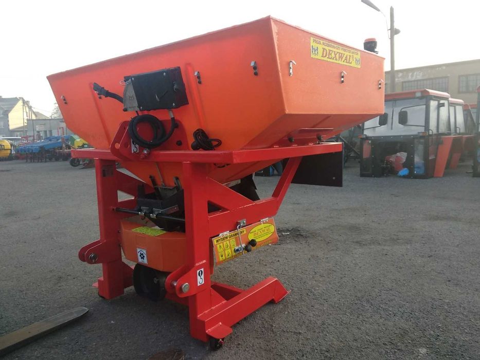 Piaskarka posypywarka   1200kg 550kg  z podłogą wibracyjną DEXWAL