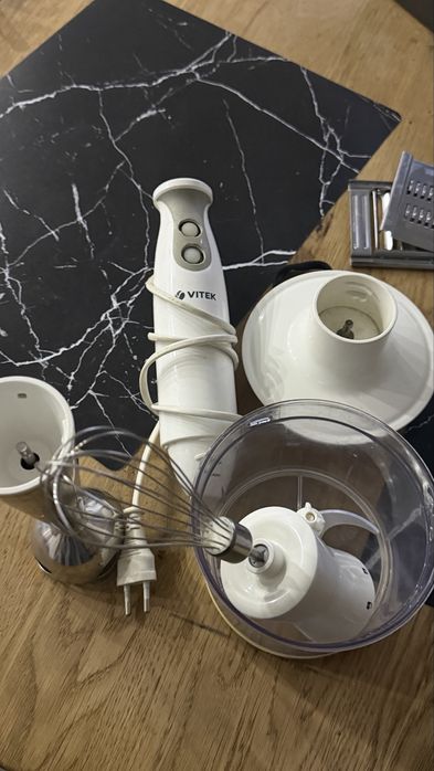 Блендр 3 в 1 , вае працює