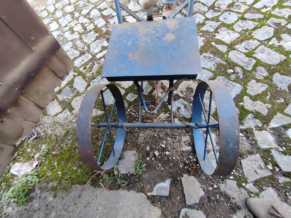 Semeadora Manual de Empurrar - Ferramenta Agrícola Antiga - Sem Uso
