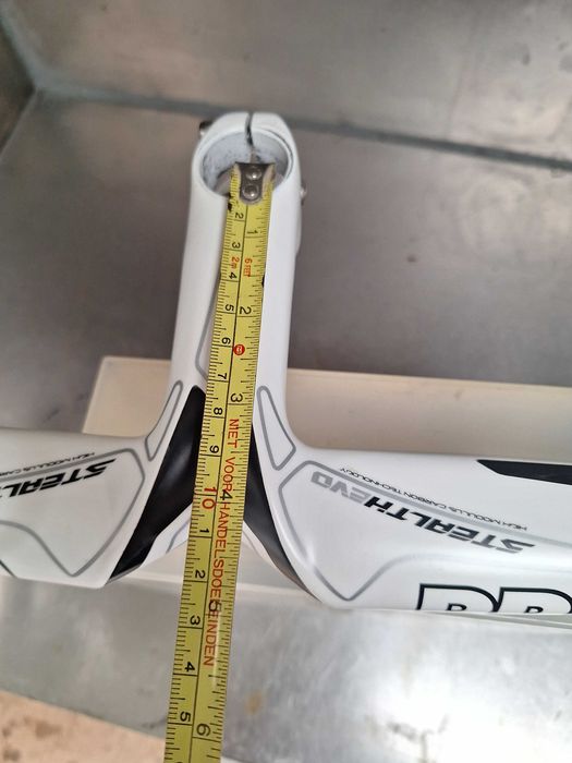 Guiador integrado em carbono