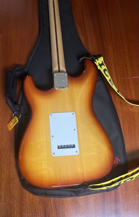 Guitarra Fender Squier Stratocaster + amp