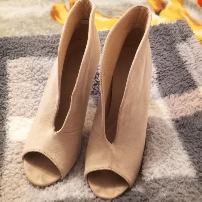 Piękne zamszowe botki 37