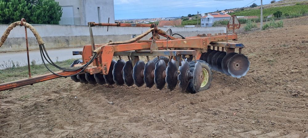 Reboque Banheira trator herculano 16 toneladas e grade de discos galucho glhr