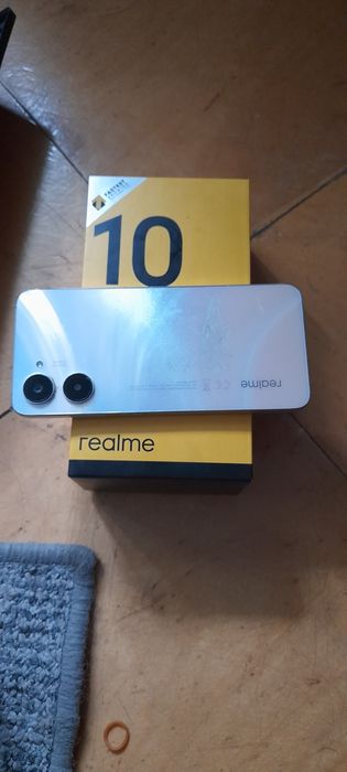 REALMY 10 awaryjny nie ma żadnych rys wygląda jak mapę Dołączam do tel