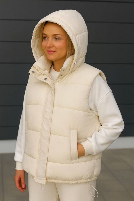 Стильній жіночій жилет з капюшоном. Хіт продажу!