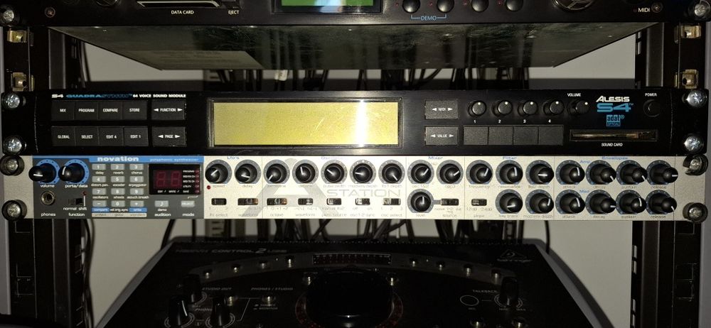 Alesis Quadrasynth S4 Rack