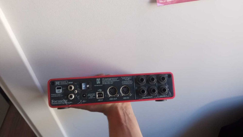 Interface De Áudio Focusrite Scarlett 6i6 2nd, 3 anos de uso.