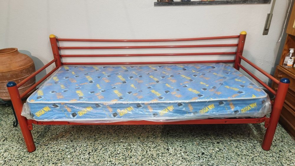 Cama solteiro metálica