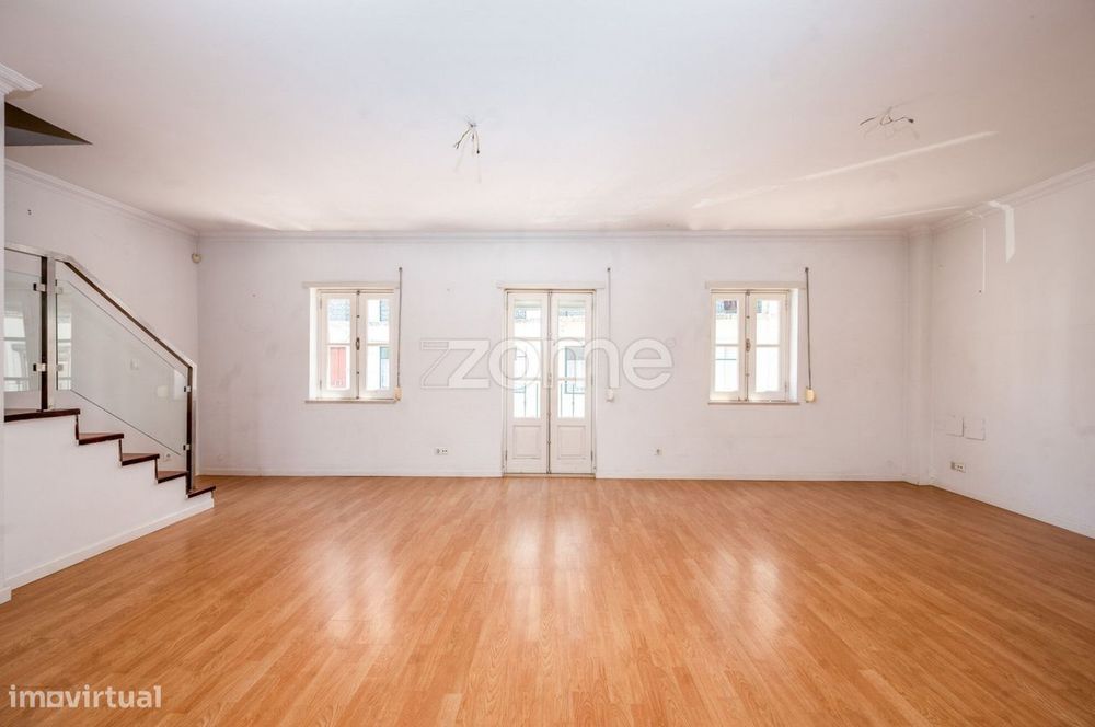 CASA EXCLUSIVA NA RUA DA COSTA (entre as Necessidades e Alcântara)