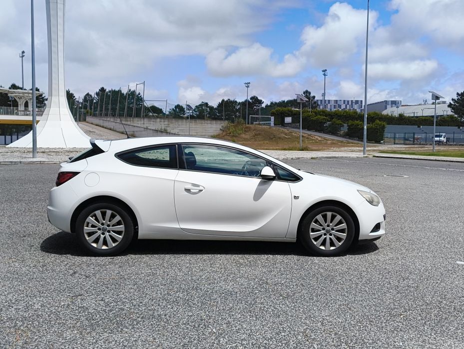 Opel Astra J GTC 1.7 CDTI