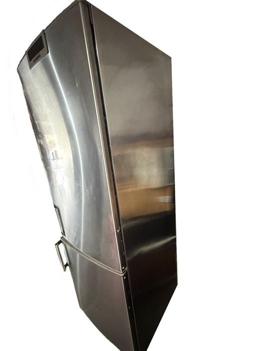 Frigorífico Siemens inox , usado mas em boas condições.