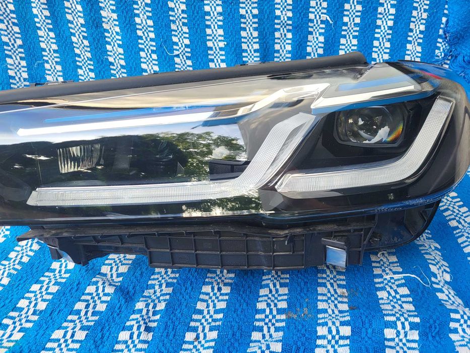 Lampa przód lewa BMW 5 G30 G31