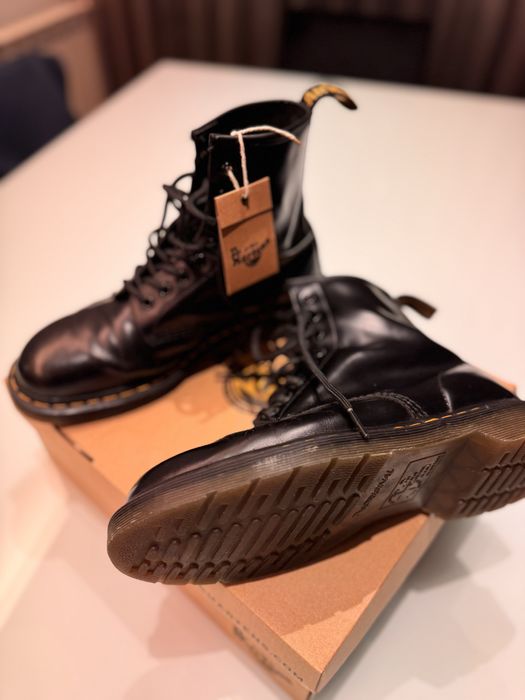Dr. Martens (botas originais biqueira de aço)