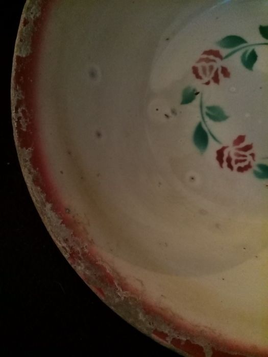 Saladeira grande e funda com mais de 100 anos