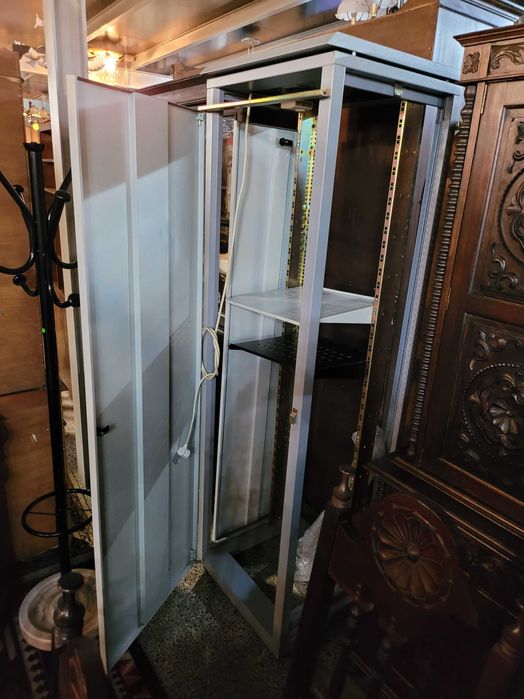 Armário para servidor / Bastidor - Bom estado geral