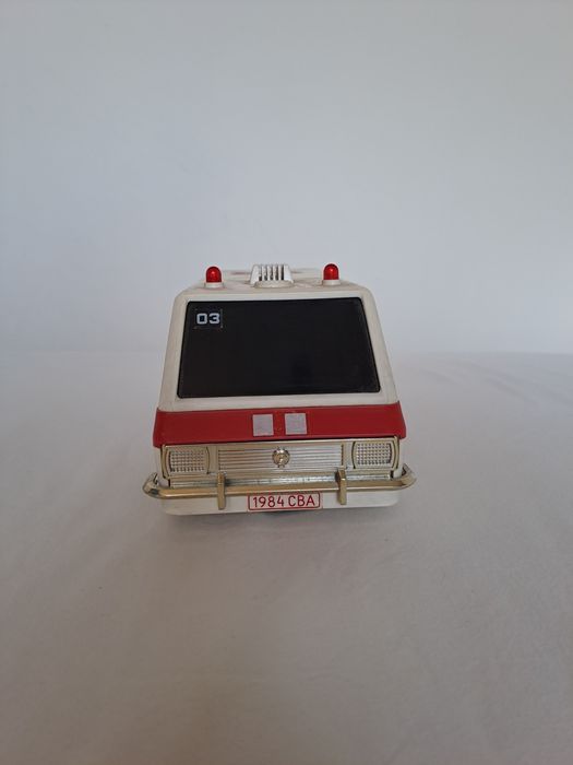 Radziecka zabawka ambulans karetka RAF
