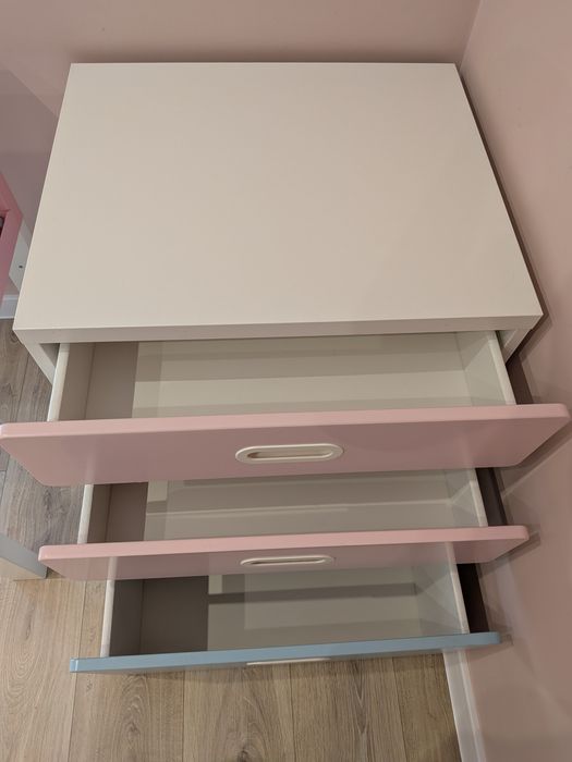 IKEA STUVA + biurko IKEA PAHL – komplet mebli do pokoju dziecięcego