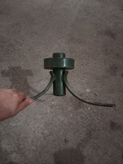 Stojak do choinki z czasów PRL.