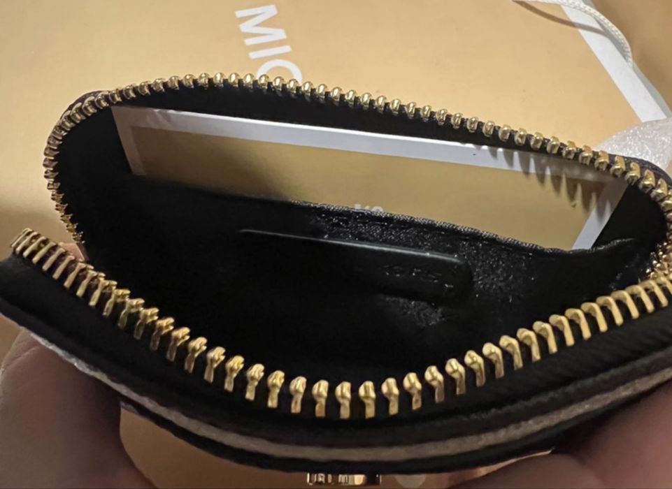 Carteira preto com corrente dourada original michale kors